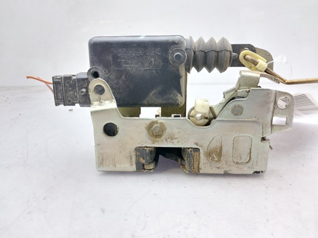 6001547511 RENAULT Cerradura de puerta delantera derecha  en stock Huelva