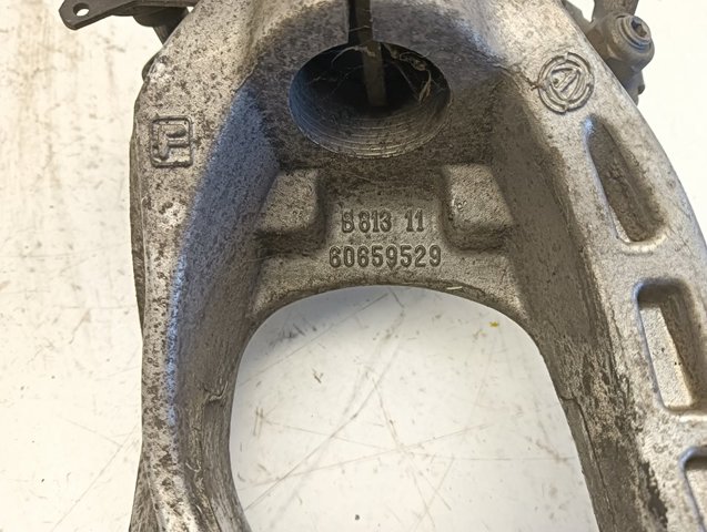 60659529 Brazo superior izquierdo de la suspensión delantera comprar Girona