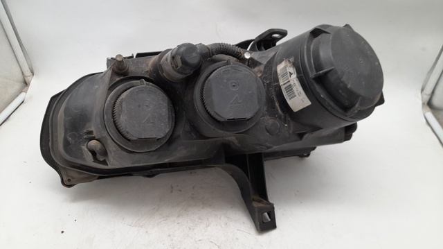 60682088 Faro derecho  en stock Sabadell
