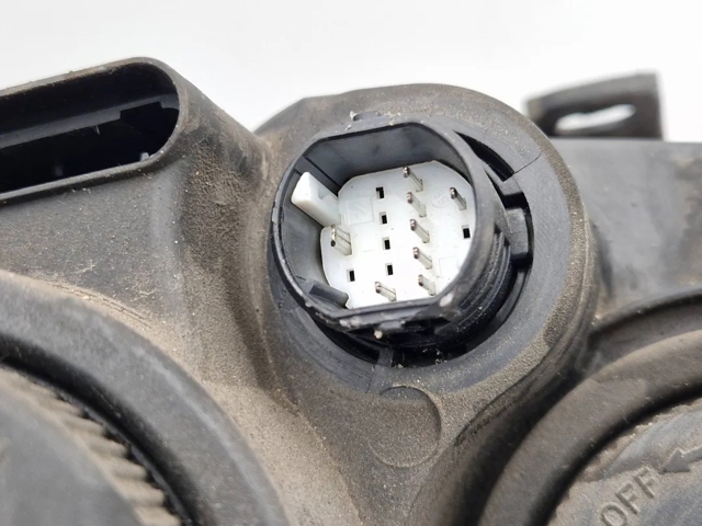 60682089 Faro izquierdo  en stock Sabadell