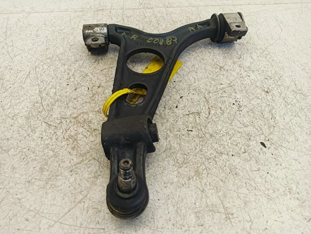 60686891 FIAT Brazo inferior izquierdo de la suspensión delantera  disponible Vigo