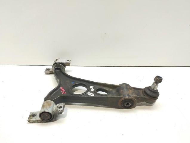 60686892 FIAT Brazo inferior derecho de la suspensión delantera  en stock Córdoba