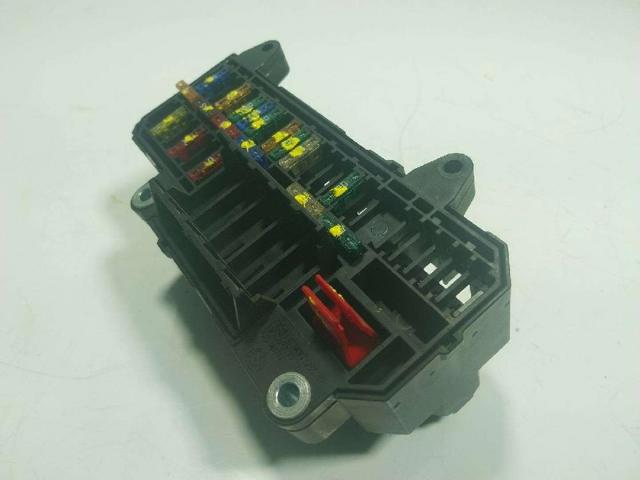 Caja reles 7  sedán (2001-2008) original desde 49,37 €