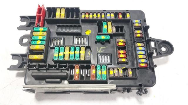 61149259466 BMW Caja de fusibles trasera interior  en stock Gandía