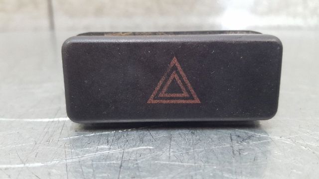 61311374220 BMW Boton de luz de emergencía  en stock Huelva