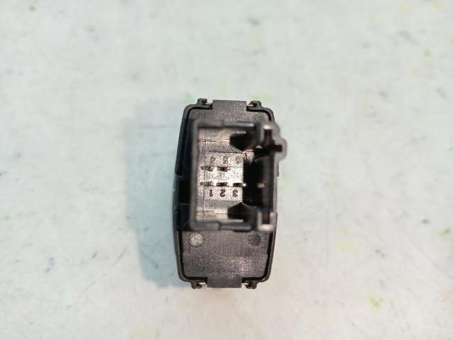 61319231786 BMW Boton de luz de emergencía  en stock Córdoba