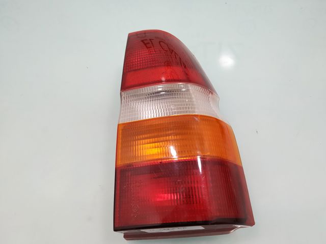 Piloto posterior derecho 6139495 Ford