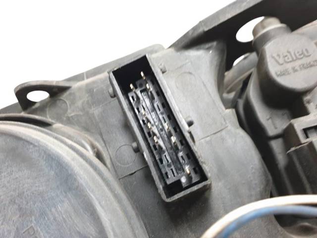 6208R6 Faro izquierdo  en stock Sabadell