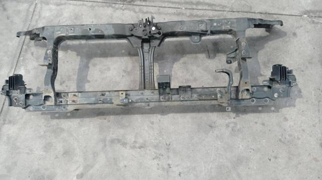 NISSAN 62240EB300 Soporte central del parachoques delantero  en stock Terrassa