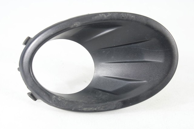 Rejilla de ventilación, parachoques 62257BR03A NISSAN