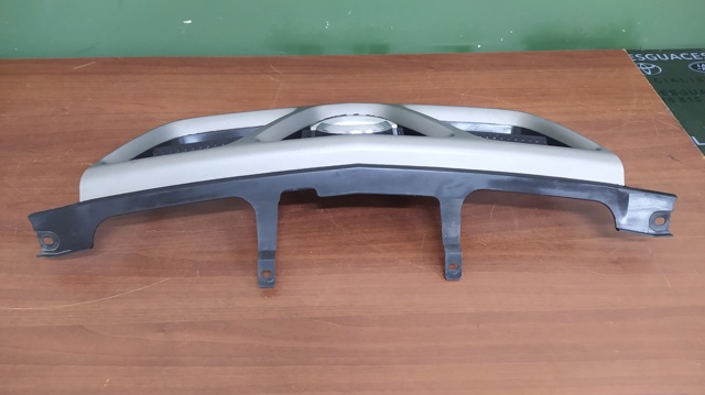 623108H700 NISSAN Parrilla del radiador  disponible Ourense