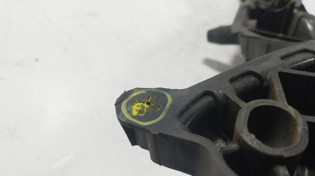 625005786R Soporte de radiador  en stock Castellón