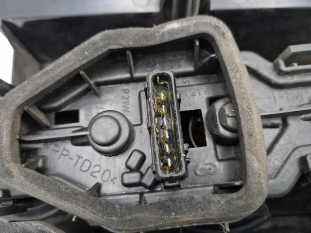 6350EE PEUGEOT Piloto trasero izquierdo  en stock Gandía