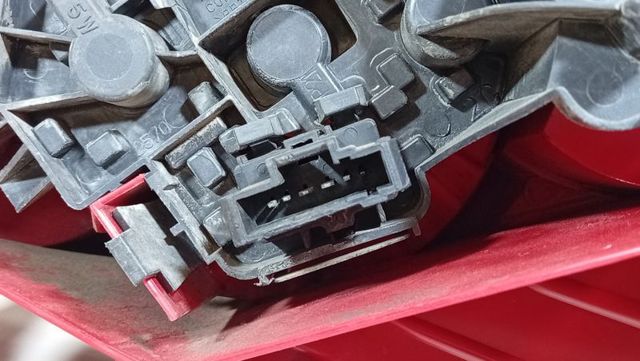 6350X0 PEUGEOT Piloto trasero izquierdo  en stock Huelva