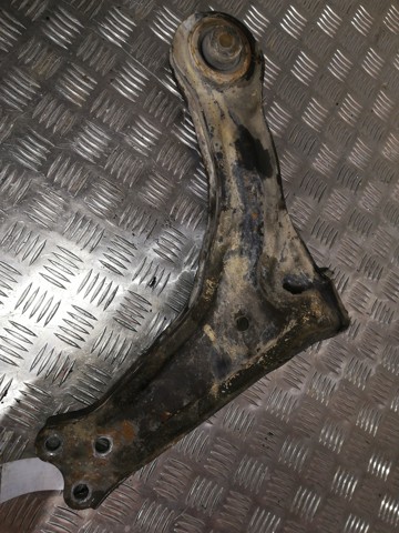 6383300010 MERCEDES Brazo inferior izquierdo de la suspensión delantera  disponible Vigo