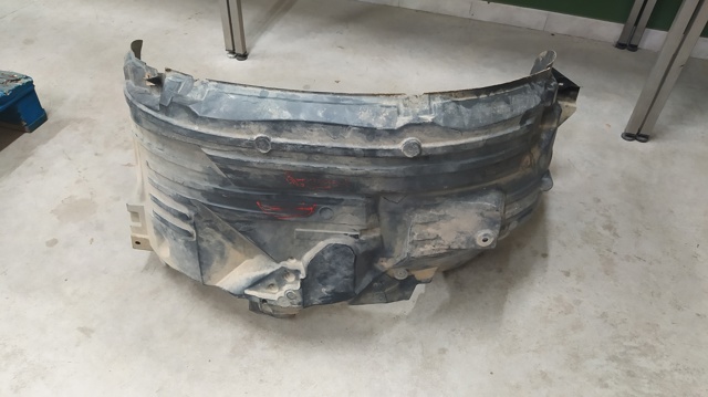 Guardabarros interior derecho, aleta delantera Nissan Navara D40