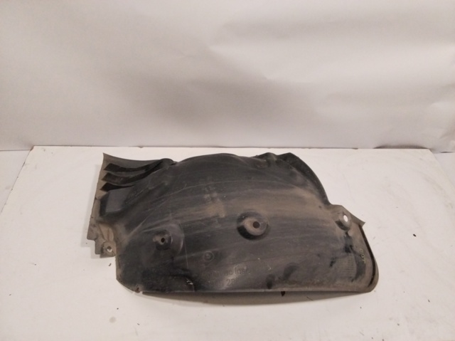 Guardabarros interior trasero derecho del guardafango delantero 638428815R RENAULT