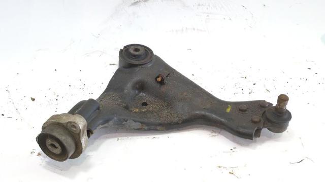 Brazo inferior izquierdo de la suspensión delantera 6393301401 MERCEDES