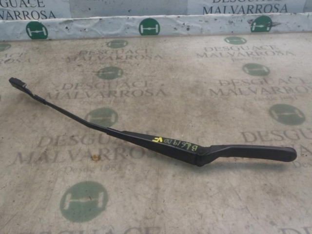 Brazo del limpiaparabrisas, delantero Peugeot 308 I (4A, 4C)