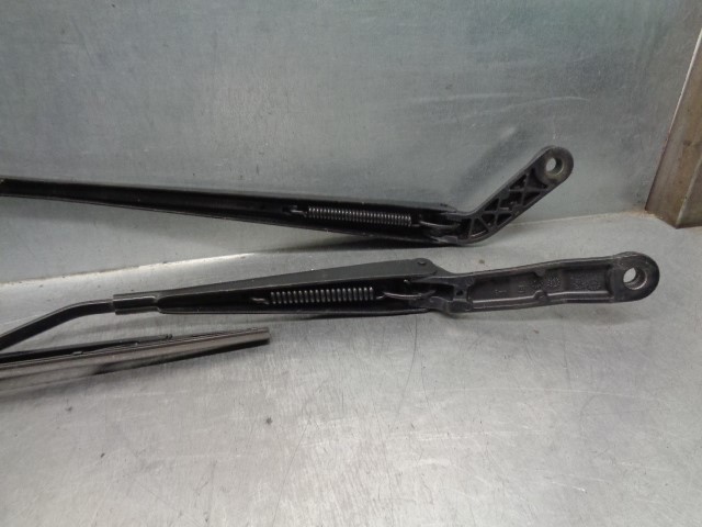 Brazo del limpiaparabrisas, lavado de parabrisas, luna delantera Peugeot 206 2A/C