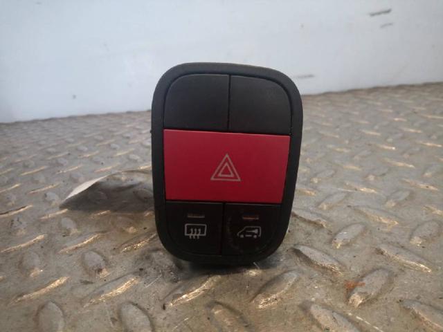 Boton de luz de emergencía Citroen Nemo  ()