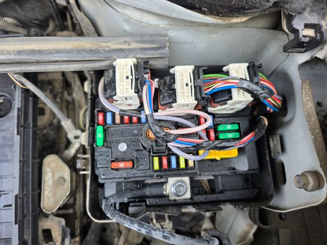 Caja de relés y fusibles Peugeot 207  (2006-2015)
