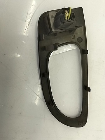 6554E8 PEUGEOT Botón de encendido del motor del elevalunas trasero  en stock Huelva