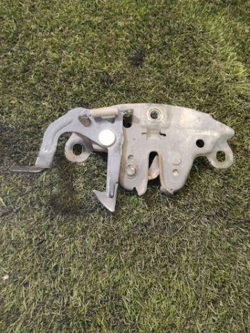 Cerradura de Capot Nissan Patrol  (1997-2010)
