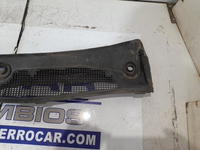 668110003R RENAULT Vierteaguas  en stock Córdoba