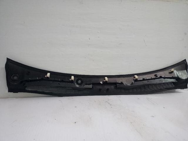 668110003R RENAULT Vierteaguas  en stock Gandía