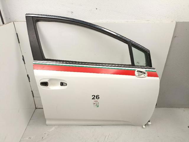 Puerta delantera derecha 6700105070 Toyota