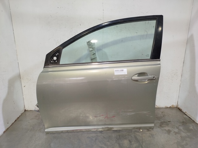 Puerta del conductor Toyota Avensis  (T25)