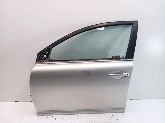 Precio del repuesto Puerta del conductor Avensis  hatchback