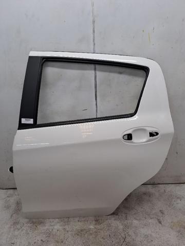 Puerta trasera izquierda 670040D210 Toyota