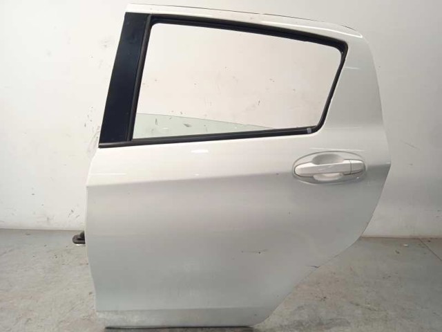 Puerta trasera izquierda 670040D210 Toyota