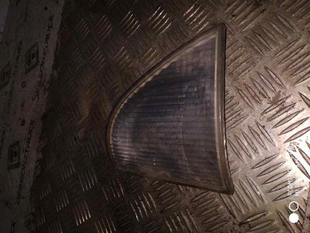 Reflector delantero derecho 6708260140 MERCEDES