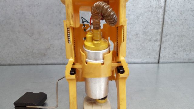6750582 BMW Módulo de bomba de combustible con sensor de nivel de combustible  disponible Ourense