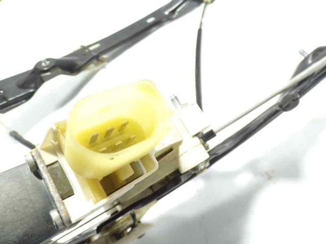 67626927027 Motor del elevalunas de la puerta delantera izquierda  disponible Utrera