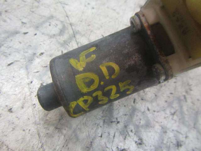 67626927028 Motor del elevalunas de la puerta delantera derecha  disponible Málaga