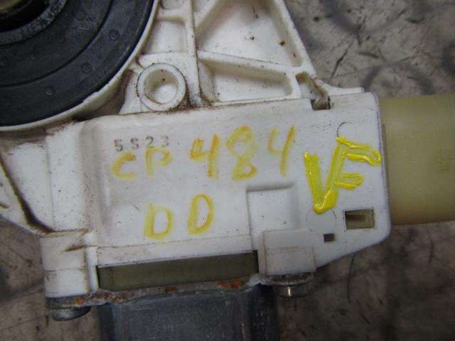 BMW 67626927028 Motor del elevalunas de la puerta delantera derecha  disponible España