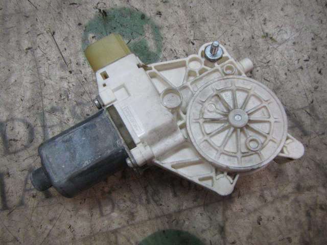 67626927028 Motor del elevalunas de la puerta delantera derecha comprar Sevilla