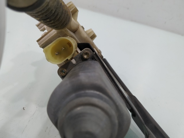 67628360512 Motor del elevalunas de la puerta delantera derecha  en stock Granada