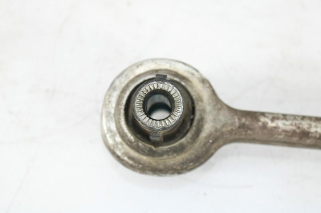6763699L Brazo inferior izquierdo de la suspensión delantera  disponible Utrera