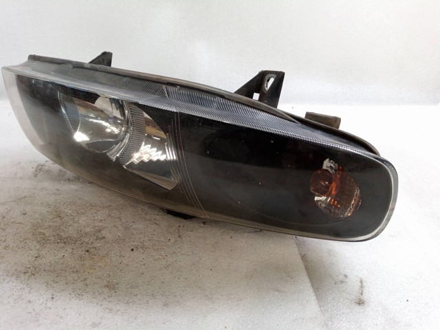 67742701 VAG Faro derecho  comprar en Oviedo