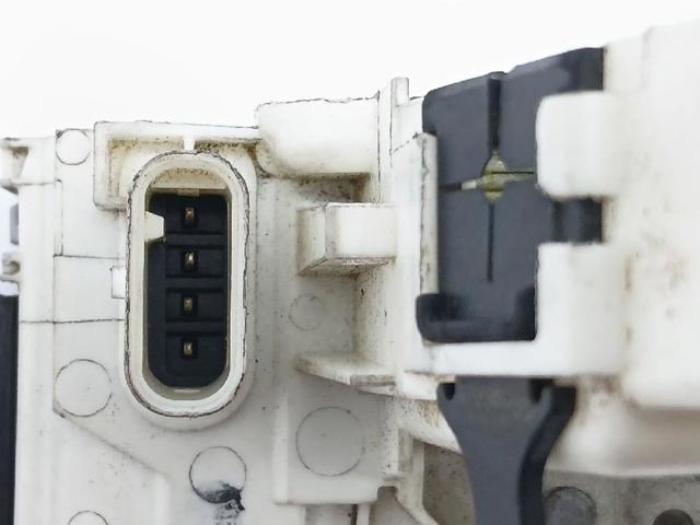 68164358AB Cerradura de puerta delantera derecha  disponible Málaga