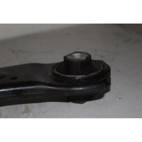68318010AG CHRYSLER Brazo inferior derecho de la suspensión delantera  en stock Gandía