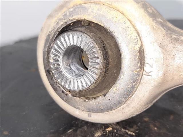 6852992 Brazo inferior derecho de la suspensión delantera comprar Girona