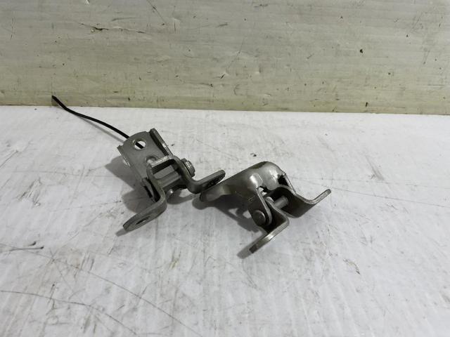 Bisagra de puerta delantera izquierda 6872012151 TOYOTA