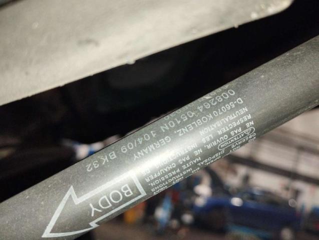 TOYOTA 689500F030 Amortiguador de la tapa del maletero  comprar en Albacete
