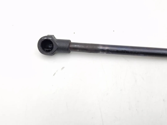 689500H010 TOYOTA Amortiguador maletero  en stock Huelva